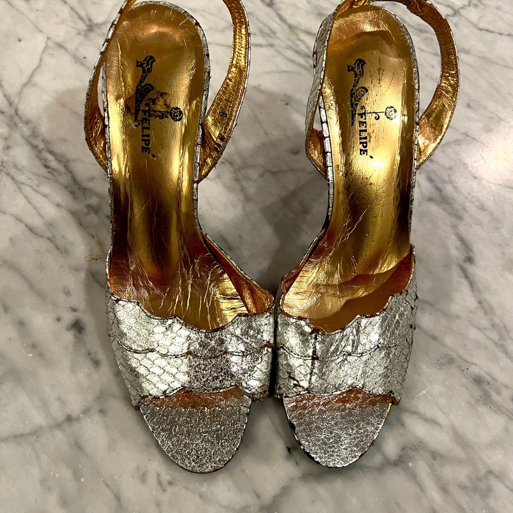Vintage 1960s Felipe silver slingback heels.  Size 7 1/2.
